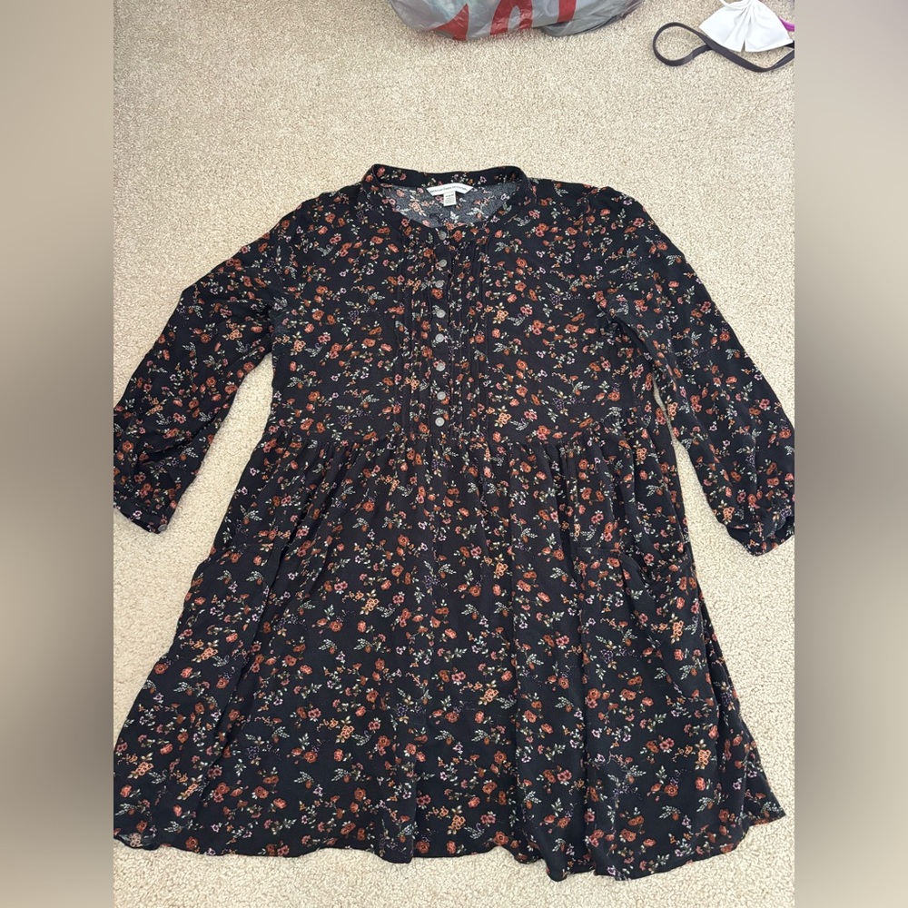 Women’s American Eagle black floral dress size medium.